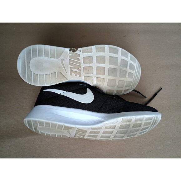 WOMENS SIZE 5 Nike Tanjun Sneakers Tennis Shoes DJ6257-004 Black White Running - Picture 9 of 10